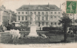 TOUR : L'ANCIEN HOTEL DE VILLE ET SQUARE RABELAIS - Tours