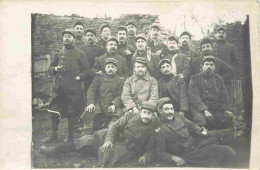 Militaria - Carte Photo De Soldats - Animée - CPA - Voyagée En 1915 - Voir Scans Recto-Verso - Regimente