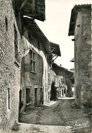 01 - Pérouges - Cité Médiévale - Rue Des Rondes - Carte Dentelée - CPSM Grand Format - Voir Scans Recto-Verso - Pérouges