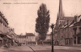 77 Seine Et Marne - CPA - NEMOURS - La Place Et L'Arbre De La Victoire - 1933 - Nemours