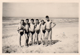 Photographie Photo Vintage Snapshot Beach Sea Side Balade Sand Sable  - Sonstige & Ohne Zuordnung