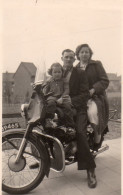 Photographie Photo Vintage Snapshot Moto Motocycle Scooter  - Sonstige & Ohne Zuordnung