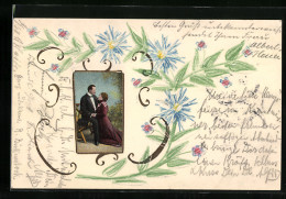 Papierkunst-AK Blumengirlande Mit Gezeichneten Details, Aufgeklebtes Bild Eines Liebespaares  - Sonstige & Ohne Zuordnung