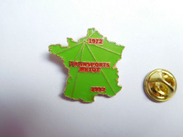 Beau Pin's , Transport Camion , Transports Metot , Beuzeville ?? , Carte De France - Transportes