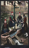 AK Hessische Trachten Serie 9. No. 196, Schwalm, Mädchen An Wasserpumpe  - Costumes