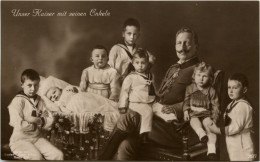 Kaiser Mit Enkeln - Royal Families