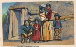 - NAVAJO INDIAN FAMILY AND HOGAN.  ARIZONA. - Scan Verso - - Other & Unclassified