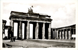 Berlin - Brandenburger Tor Nach 1945 - Porte De Brandebourg