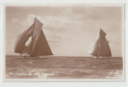 CARTE PHOTO KIRK COWES - REGATE DE VOILIERS - A RUN TO THE MARK - COURSE EN MER - 2 SCANS - - Vela