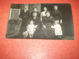 Carte Photo D'une Famille, C. Leclercq à Pont à Celles - Fotografía