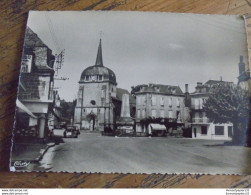 CPA (19) OBJAT Eglise Et Monument Aux Morts - Autres & Non Classés