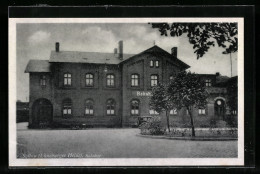 AK Soltau In Der Lüneburger Heide, Auf Dem Vorplatz Zum Bahnhof  - Soltau