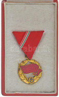 1954. "A Munka Vörös Zászló Érdemrendje" Aranyozott, Zománcozott Bronz Kitüntetés Mellszalagon, Dupla Függesztőkarikával - Unclassified
