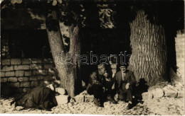 T2 1930 Ada Kaleh (?), úr Törökökkel / Man With Turkish Men. Photo - Non Classificati