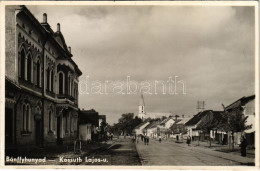 ** T1/T2 Bánffyhunyad, Huedin; Kossuth Lajos Utca, Gurzo Imre épület és Bútor Asztalos üzlete, Vladeasa Bank Rt. / Stree - Non Classés