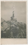 * T2/T3 1933 Brassó, Kronstadt, Brasov; Schuler / Varful Postavarul / Keresztényhavas Csúcsa Kirándulókkal / Mountain Pe - Non Classés