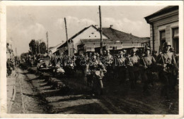 T3 1940 Máramarossziget, Sighetu Marmatiei; Bevonulás, Katonák Motorral, Automobile / Entry Of The Hungarian Troops, Sol - Unclassified