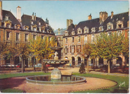 75 - PARIS - PLACE DES VOSGES - LE MARAIS - Squares