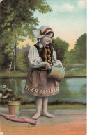 FANTAISIES - Enfants - Jeune Fille Tenant Un Saut En Bois - Colorisé - Carte Postale Ancienne - Autres & Non Classés