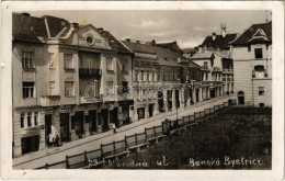 T2/T3 1933 Besztercebánya, Banská Bystrica; Národná Ul. / Utca, Bank, üzletek / Street View, Bank, Shops (kis Szakadás / - Ohne Zuordnung