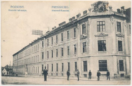 T2/T3 1914 Pozsony, Pressburg, Bratislava; Honvéd Laktanya. Kaufmann Kiadása / Kaserne / Military Barracks (EK) - Non Classés
