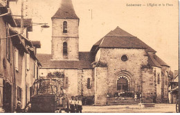 19.SAN58966.Corrèze.Lubersac.Eglise Et La Place - Autres & Non Classés