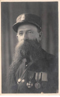 Militaire - N°85277 - Portrait D'un Homme Avec Des Médailles Et Une Belle Barbe - Carte Photo - Personen