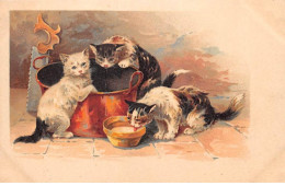 Animaux - N°85498 - Chat - Chats Autour D'une Bassine, Un Autre Lapant Du Lait - Gatti