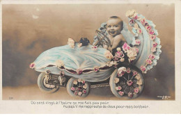 Enfants - N°85663 - Du Cent Vingt à L'heure .... - Bébé Dans Un Berceau En Forme De Voiture - Abbildungen