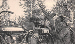 Transports - N°85629 - Moto - Militaires Autour D'une Moto Et D'une Mitrailleuse - Motorräder