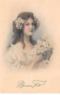 Illustrateur - N°85006 - M.M. Vienne N°322 - Bonne Fête - Jeune Femme Avec Un Bouquet De Marguerites - Vienne