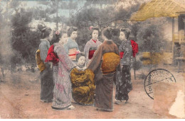 Japon - N°84589 - Femmes En Kimono Faisant Une Ronde Autour D'une Femme Assise - Carte Vendue En L'état - Sonstige & Ohne Zuordnung