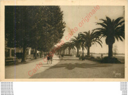 06.  CANNES . Promenade De La Croisette Près Du Casino . - Cannes