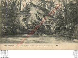 78. VERSAILLES .  Parc Du Petit Trianon . Le Rocher Et La Passerelle . - Versailles