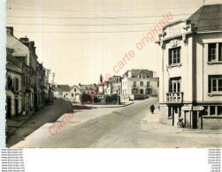 56.  GOURIN .  La Place De La Victoire . - Gourin