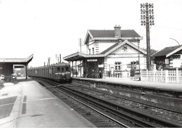 78 - N°86040 - BOUGIVAL LA CELLE SAINT CLOUD - Train Entrant En Gare - Cliché J. Bazin N°55 Vue 8 - Photo Souple - Bougival