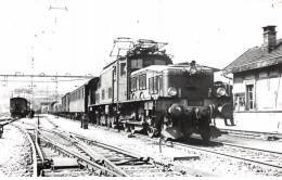 Chemins De Fer - N°85951 - Train - Locomotive 13307, Machine Crocodile - Photo Souple à Localiser - Treinen