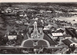 50 - SAN60788 - BRICQUEBEC - Vue Aérienne De L'Eglise Et Le Monument - Combier 297-44 - CPSM 10x15 Cm - Bricquebec