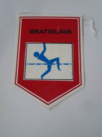 D202167  Bratislava Atletics -  Czechoslovakia Slovakia FANION -Wimpel - Pennon -  140  X 100 Mm - Atletiek