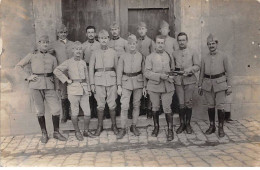 02 - N°86936 - LAON - Militaires - Bureau De Recrutement - Carte Photo Avec Un Cachet Militaire - Laon