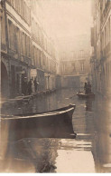 75 - N°87109 - PARIS - Inondation D'une Rue - Commerce De Lait, Hôtel ... - Carte Photo à Localiser - La Crecida Del Sena De 1910