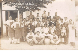 12 - N°86983 - Souvenir LARZAC - 70 Au Jus, Militaires - Carte Photo - Autres & Non Classés