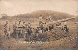 57 - N°87051 - Souvenir Du Camp De BITCHE 1924 - Militaires Autour D'un Canon - Bitche
