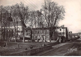 77 - SAN62128 - NANGIS - Le Groupe Scolaire Et Le Parc - Mignon  - CPSM 10x15 Cm - Nangis