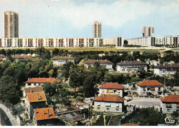 77 - SAN62118 - MONTEREAU - Panorama Aérienne Sur Les Grandes Berges Et Surville - Combier - CPSM 10x15 Cm - Montereau