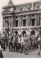 75009 - SAN62090 - PARIS - Prisonniers Allemands - Place De L'Opéra - CPSM 10x15 Cm - Paris (09)