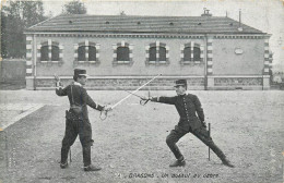 ESCRIME , Dragons , Un Assaut Au Sabre  , * 524 53 - Fencing