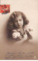 Fillette - N°87431 - Genre Grete Reinwald Tenant Des Roses - Retratos