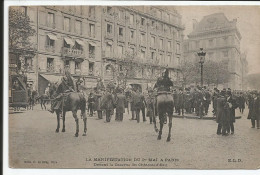 Paris La Manifestation Du 1er Mai Devant Les Casernes Du Château D'Eau    1904   N° - Arrondissement: 03