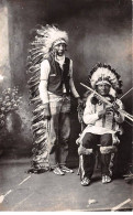 Indien - N°87619 - Deux Indiens, L'un Avec Un Arc - Carte Photo - Indiani Dell'America Del Nord